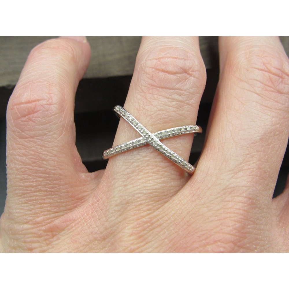 Size 7.75 Sterling Silver Woven Style Diamond Chips Band Ring - Picture 2 of 8